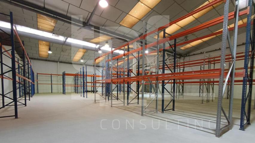 Nave industrial de 2.100 m² en Riba-roja photo 0