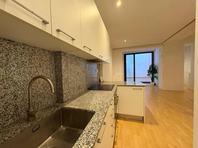 OFICINA LOCAL EN VENTA EN POBLE SEC photo 0
