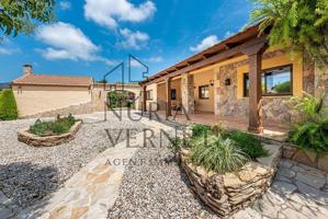 EXCLUSIVA CASA EN BOTARELL. photo 0