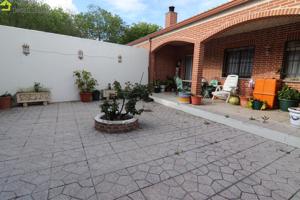 Casa con Patio y garaje en Santo Domingo de las Posadas, Ávila. photo 0