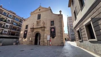 Exclusiva vivienda en edificio emblemático en pleno centro de Murcia photo 0