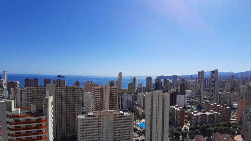 Piso en venta en Benidorm en planta 27 photo 0