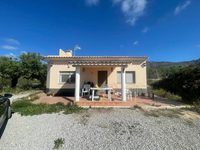 Casa en venta en Relleu con 1.647 m2 de parcela. photo 0