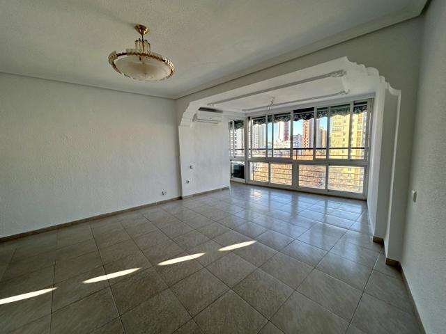 Apartamento en venta en Benidorm, en 2ª línea de playa Levante. photo 0