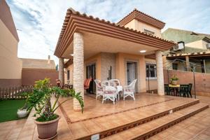 CHALET PAREADO CON PISCINA EN SANTIAGO DE LA RIBERA photo 0