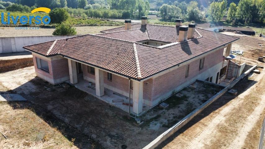 TU FUTURO HOGAR EN UNA VIVIENDA EXCLUSIVA SITUADA EN GUMIEL DE MERCADO photo 0