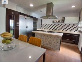 EXCLUSIVA VIVIENDA EN ZONA INMEJORABLE photo 0