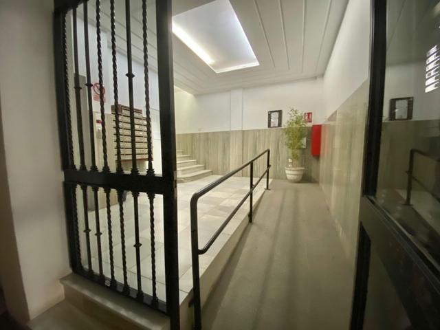 PISO EN VENTA EN PLENA CALLE MAIRENA photo 0