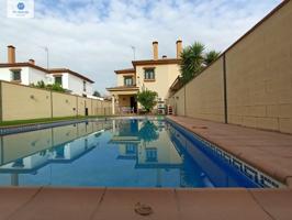 Maravilloso chalet en alquiler Mairena del Alcor photo 0