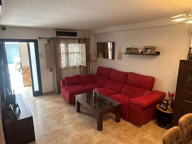 Casa En venta en Avenida Vivar Téllez, 42. 29700, Zona Hispanidad-Vivar Téllez, Vélez-Málaga (málaga), Vélez-Málaga photo 0