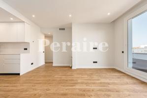 REFORMADO CON TERRAZA DE 26 M2 photo 0