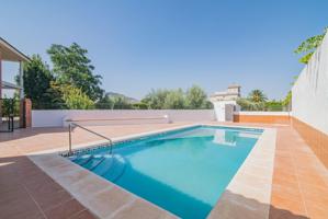 ¡Oportunidad Única! Se Vende Magnífica Casa en Esquina con Amplia Parcela photo 0