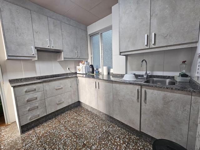 Oportunidad en Elche: Piso a Reformar en Plaza Madrid photo 0