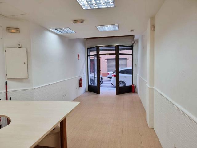 Local comercial con altillo en zona Zapatillera, Elche photo 0