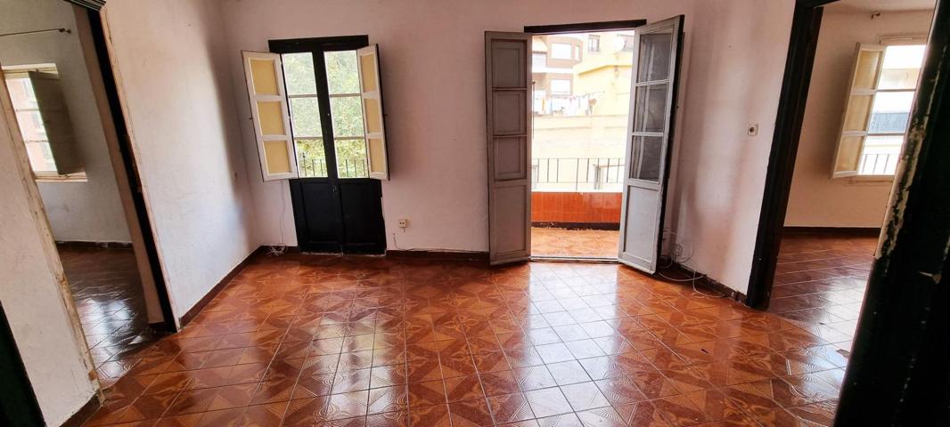 Piso en zona Asilo – CEU. Elche photo 0