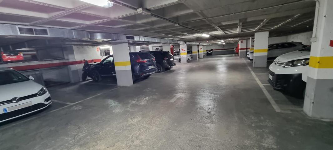 Plazas de aparcamiento en el Raval, Elche. photo 0