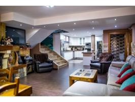 ESPECTACULAR CHALET EN LAYEDRA URB PRIVADA photo 0