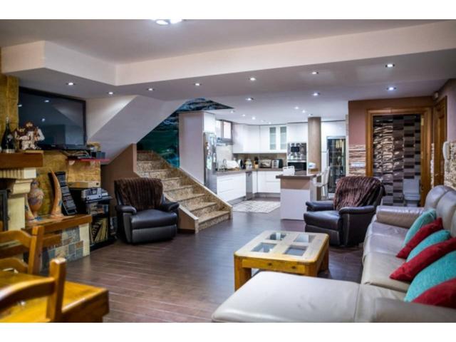 ESPECTACULAR CHALET EN LAYEDRA URB PRIVADA photo 0