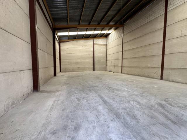 SE VENDE NAVE EN POLÍGONO LOS CERROS photo 0