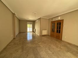 PRECIOSA CASA ZONA MERCADONA CALLE BLAS INFANTE photo 0