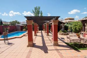 ESPECTACULAR CHALET EN LA ZUBIA photo 0