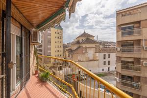 PISO CON TERRAZA EN SOLARILLO DE GRACIA photo 0