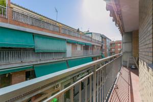 PISO CON BALCON EN MARACENA photo 0