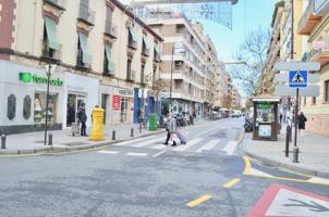 LOCAL EN VENTA EN ALHAMAR photo 0