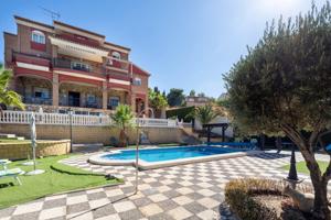 VILLA DE LUJO CON PISCINA EN URB. LOS CEREZOS, GOJAR photo 0