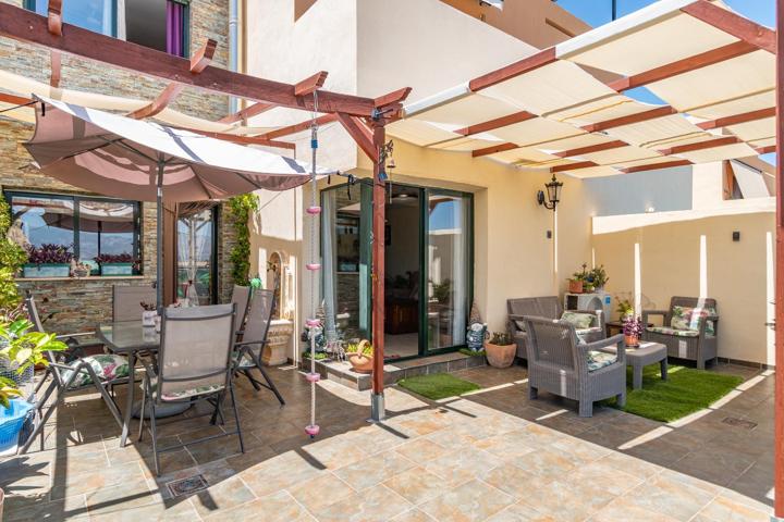 ¡CASA ADOSADA JUNTO AL CAMPO DE GOLF DE LAS GABIAS! photo 0