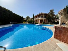 ALQUILER DE CASA EN URBANIZACIÓN CON PISCINA photo 0