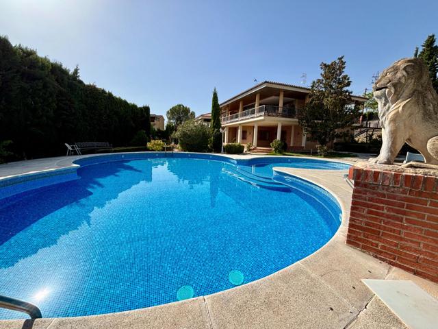 ALQUILER DE CASA EN URBANIZACIÓN CON PISCINA photo 0