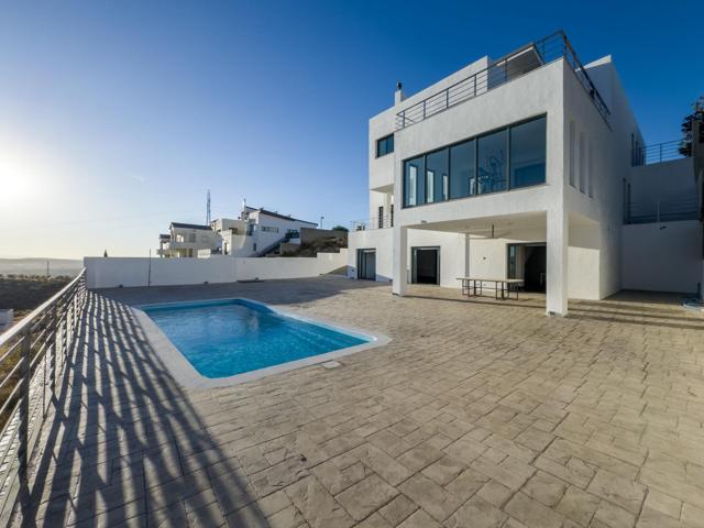 CHALET DE DISEÑO CON PISCINA EN LA ZUBIA photo 0