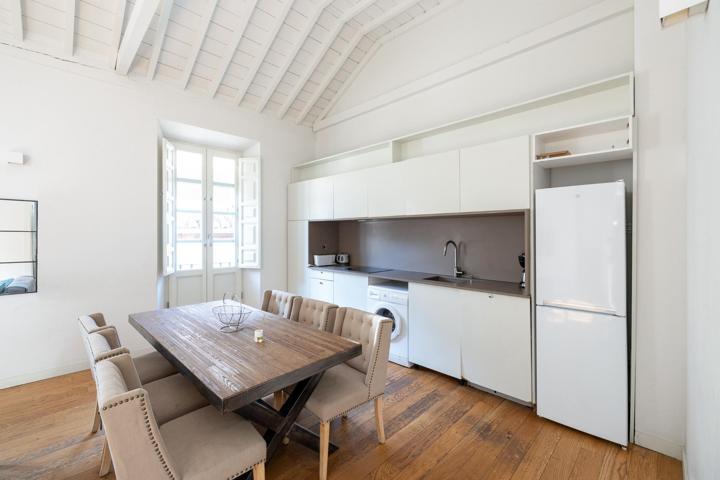 Impresionante piso en dos alturas en el corazón de Granada photo 0