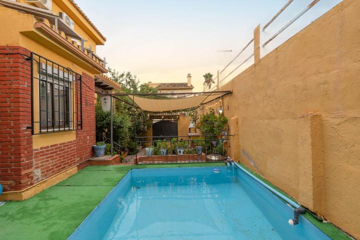 CASA PAREADA CON PISCINA EN LOS REBITES photo 0