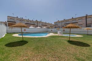 FANTÁSTICA ADOSADA CON PISCINA COMUNITARIA EN BELICENA photo 0