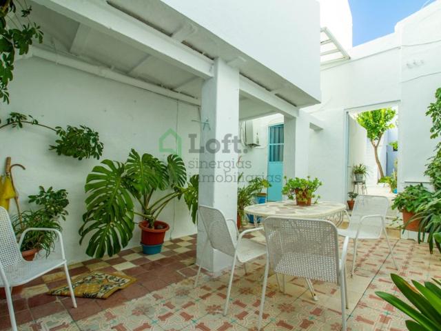 Villa En venta en Badajoz photo 0