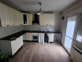 Venta de chalet adosado en Cedillo del Condado photo 0
