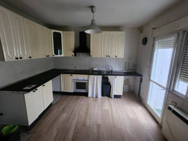 Venta de chalet adosado en Cedillo del Condado photo 0