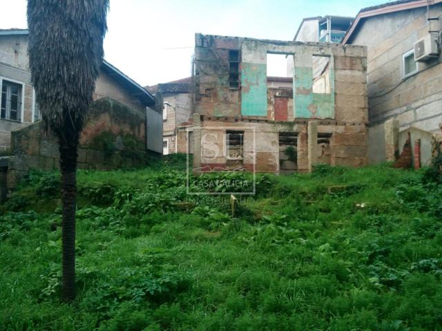 Encantadora casa de mampostería con bonito jardín a rehabilitar en el centro de Ourense. photo 0