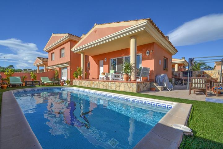 Moderna y acogedora casa con piscina privada en Riumar photo 0