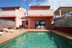 Chalet adosado con piscina y almacen en Riumar, a pocos minutos del mar photo 0