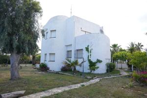 Casa En venta en Primera Linea De Playa Riumar, Deltebre photo 0