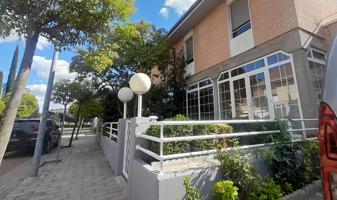 CHALET EN ALQUILER EN URBANIZACIÓN VALPARAÍSO photo 0