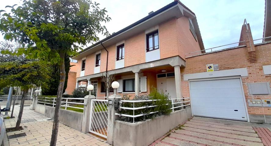 CHALET EN VENTA EN URBANIZACIÓN VALPARAÍSO photo 0
