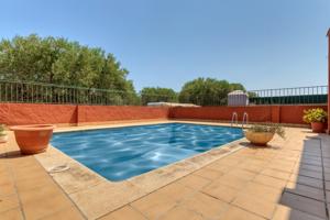 Casa Unifamiliar con piscina, con 369 m2 construidos sobre parcela de 500 m2. photo 0