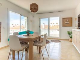 Vive la vida junto al mar: Encantador apartamento en venta con vistas panorámicas photo 0