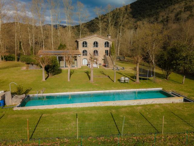 MASIA DE PIEDRA DE ALTO STANDING EN LA GARROTXA photo 0