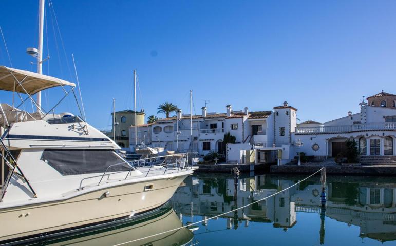 Casa con dos amarres en Empuriabrava photo 0