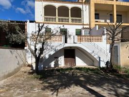 Casa de pueblo adosada para reformar con dos plantas independientes en Torroella de Fluvià. photo 0